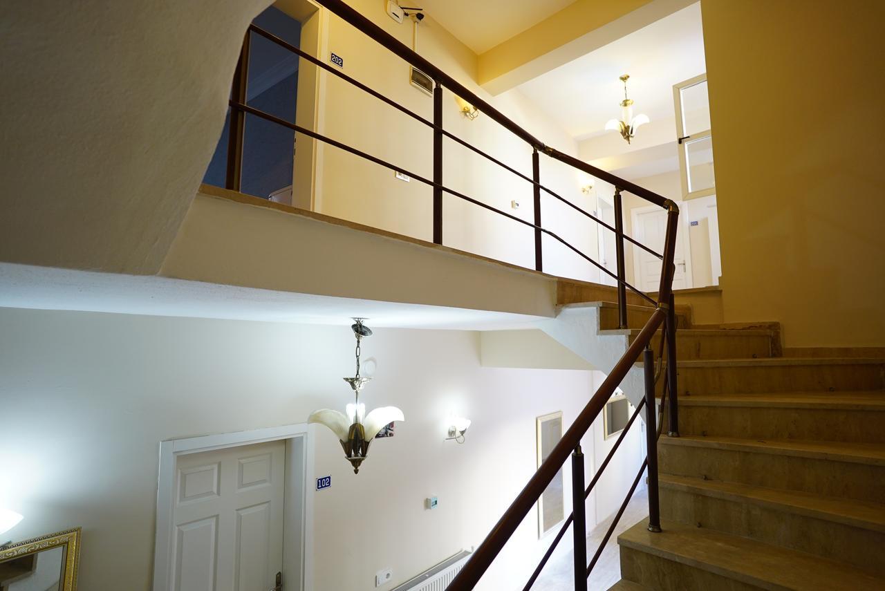 Lafontaine Konak Otel Мудания Екстериор снимка